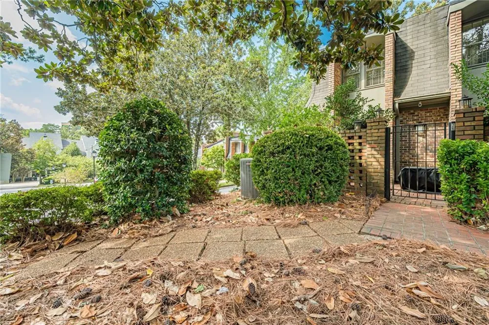 26 Old Ivy Square NE #26 Atlanta, GA 30342