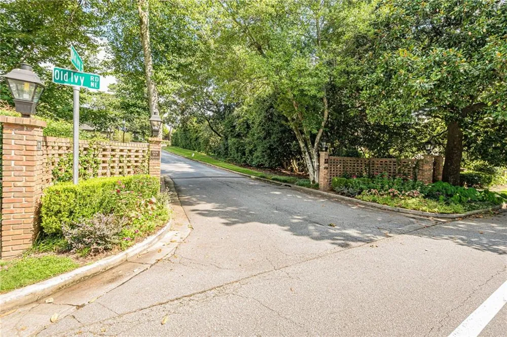 26 Old Ivy Square NE #26 Atlanta, GA 30342