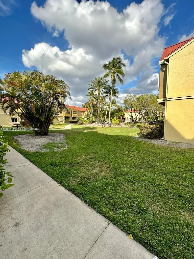 18316 NW 68th Ave #I Hialeah, FL 33015