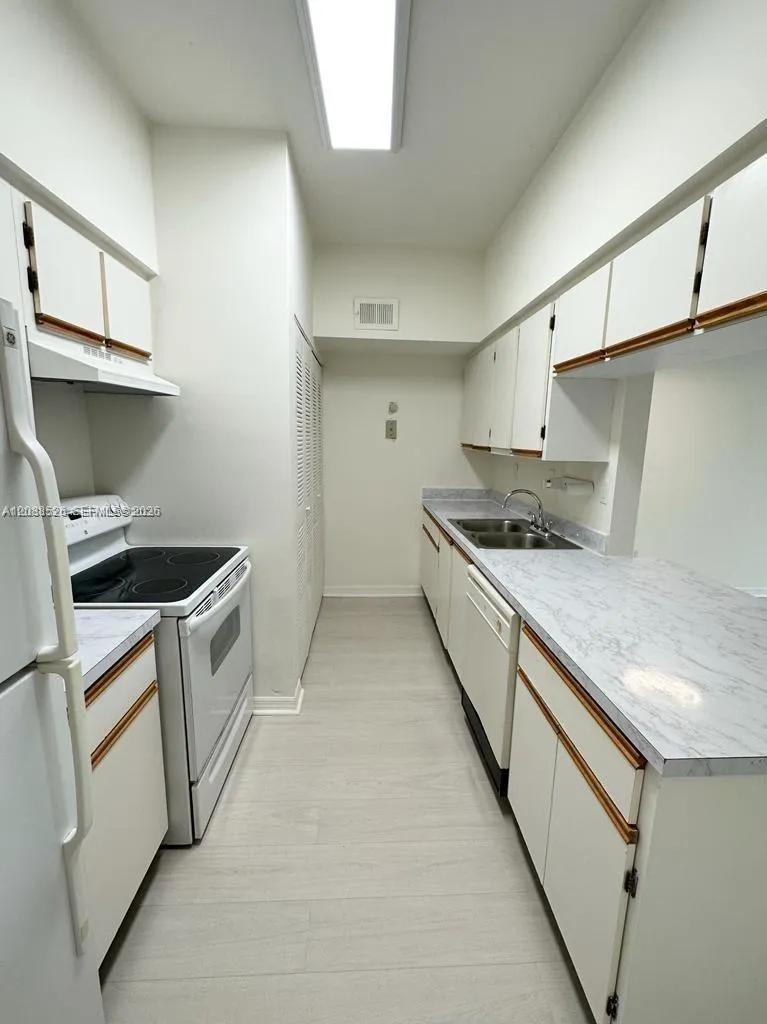 18316 NW 68th Ave #I Hialeah, FL 33015
