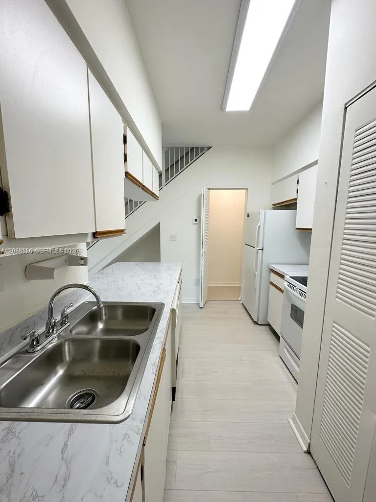 18316 NW 68th Ave #I Hialeah, FL 33015