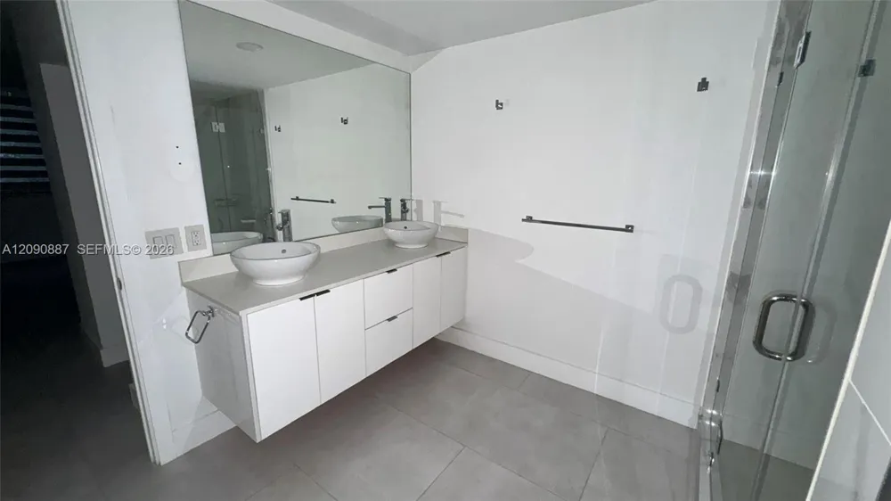 740 NE 199th St #102G Miami, FL 33179