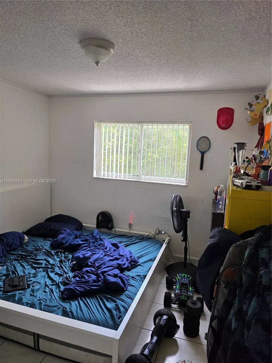 2565 W 56th St #206 Hialeah, FL 33016