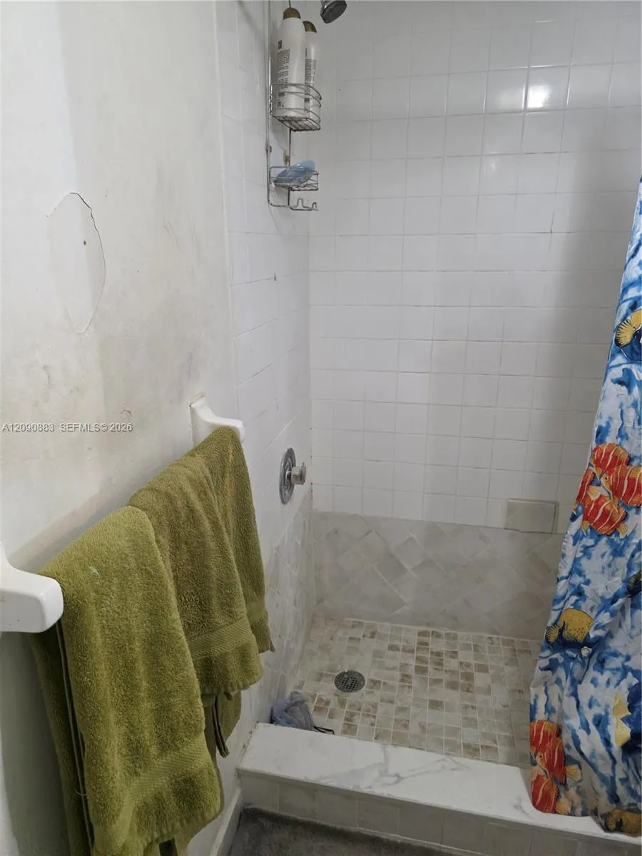 2565 W 56th St #206 Hialeah, FL 33016