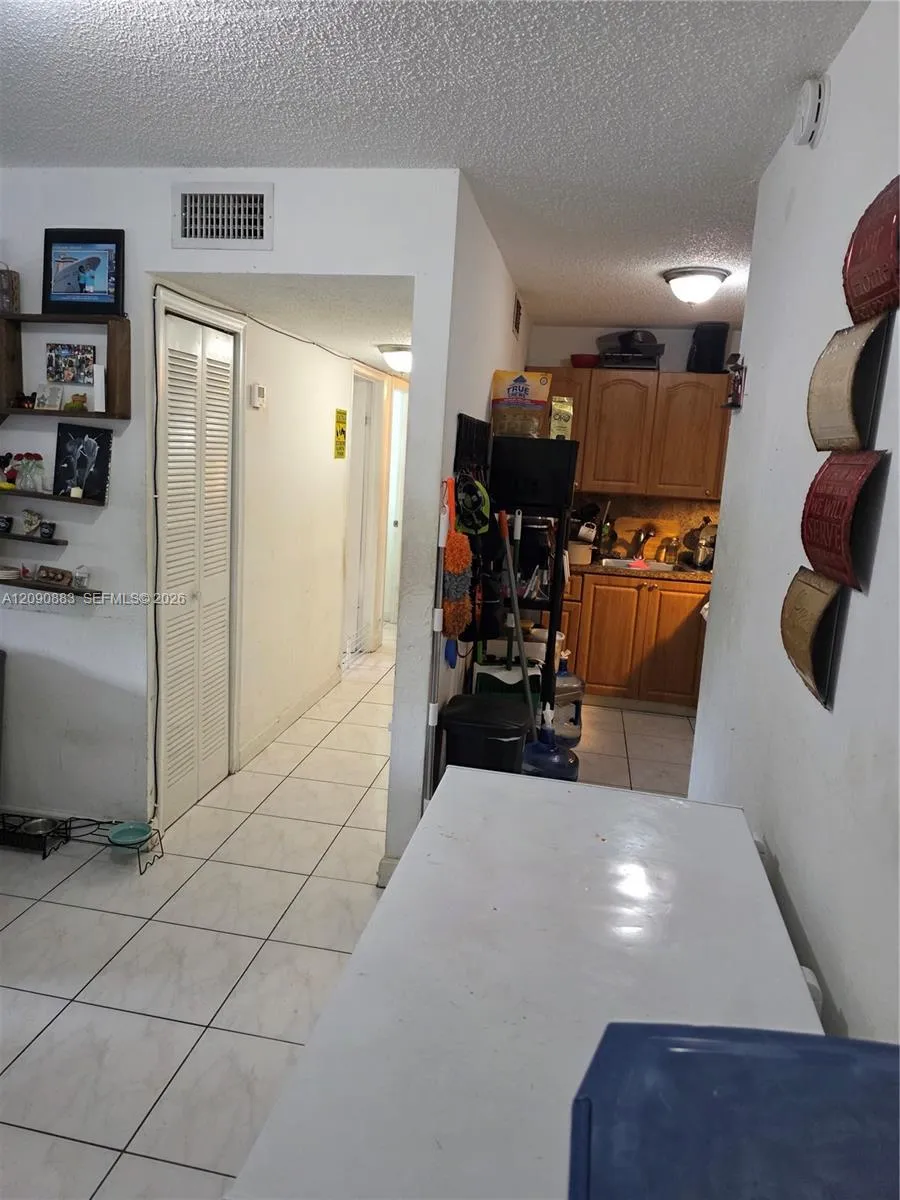 2565 W 56th St #206 Hialeah, FL 33016