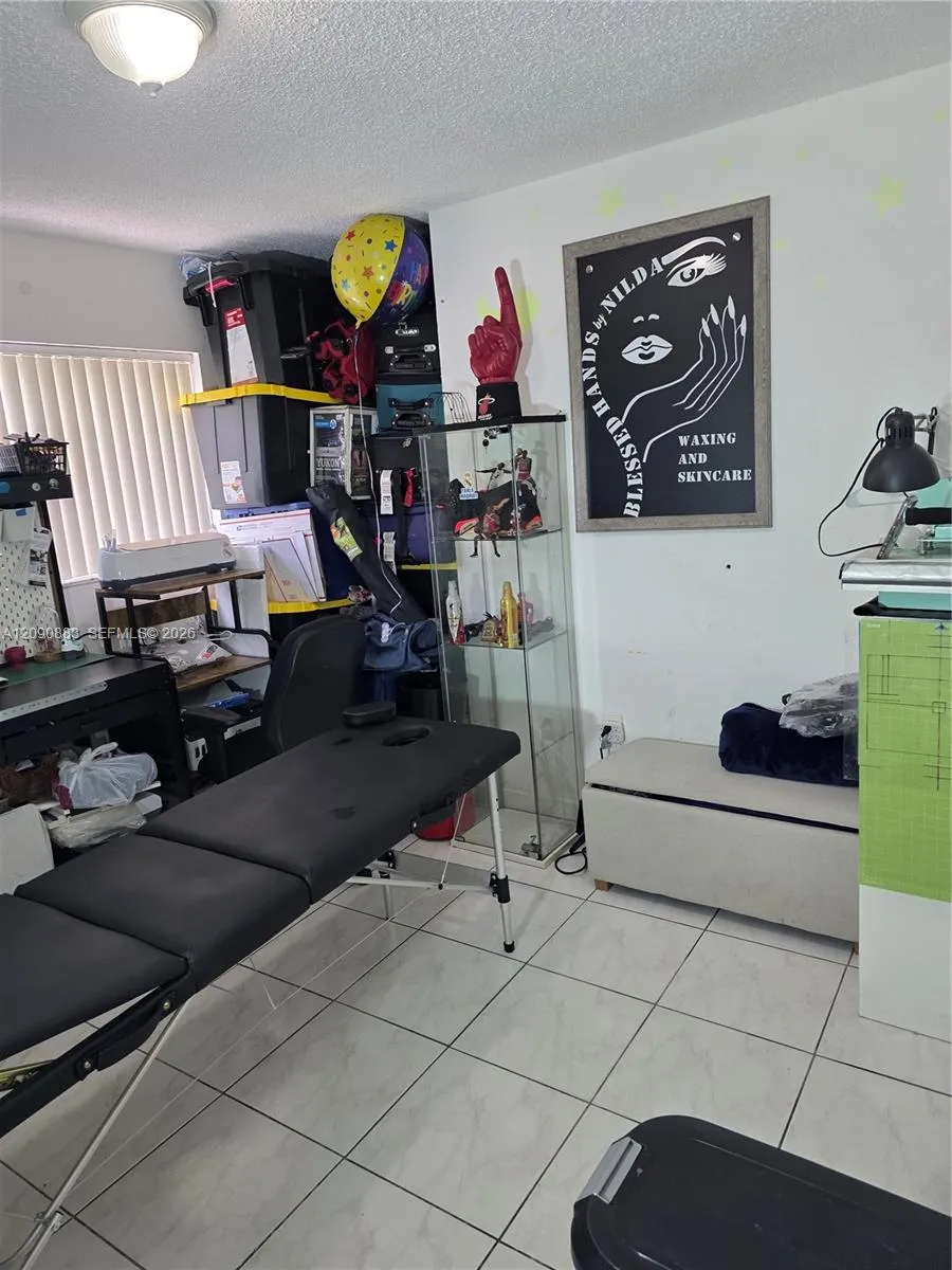 2565 W 56th St #206 Hialeah, FL 33016