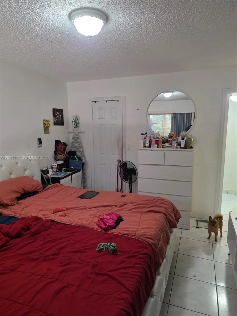 2565 W 56th St #206 Hialeah, FL 33016