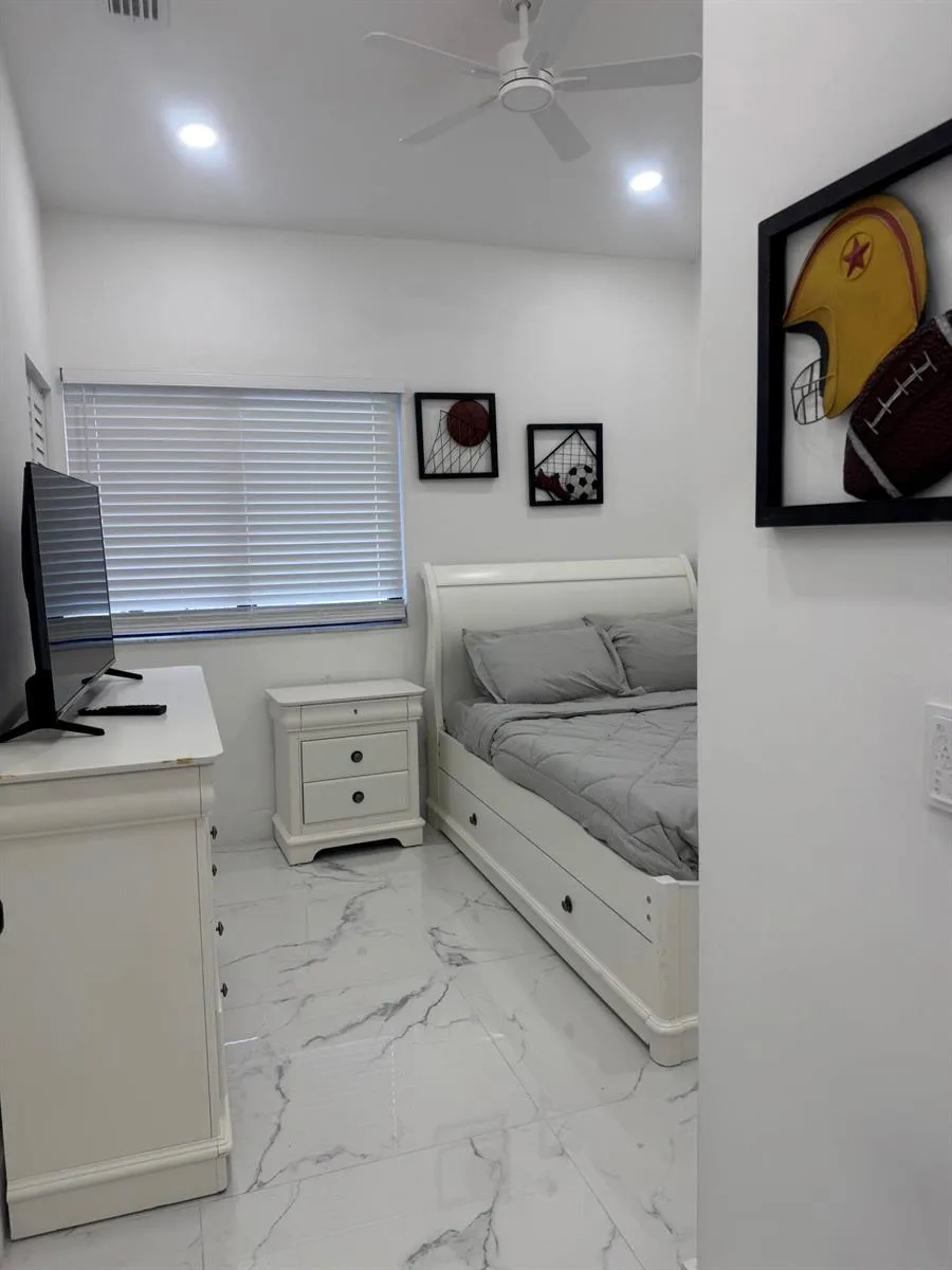 230 NE 14TH Pompano Beach, FL 33060