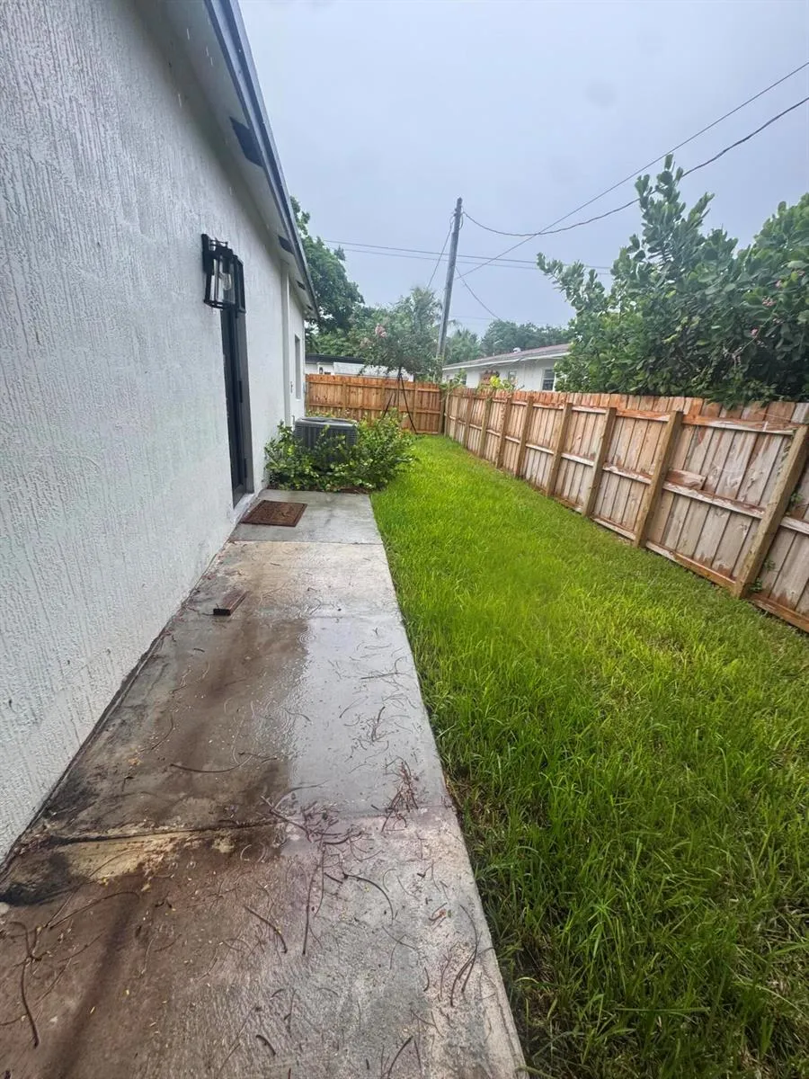 230 NE 14TH Pompano Beach, FL 33060