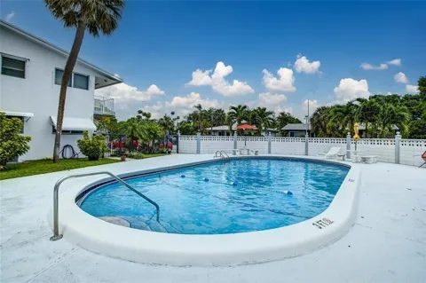2020 NE 51st Court #208