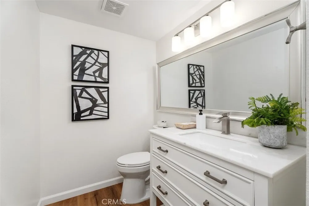 26415 Waterford Lake Forest, CA 92630