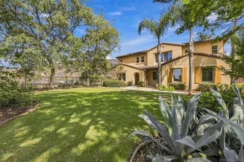 3051 Vineyard Way