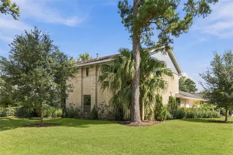 2711 Williamsburg Drive