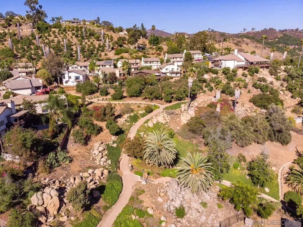 1690 Madrone Glen Escondido, CA 92027