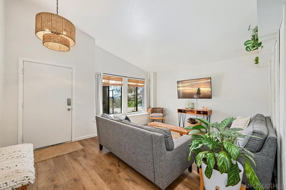1690 Madrone Glen Escondido, CA 92027