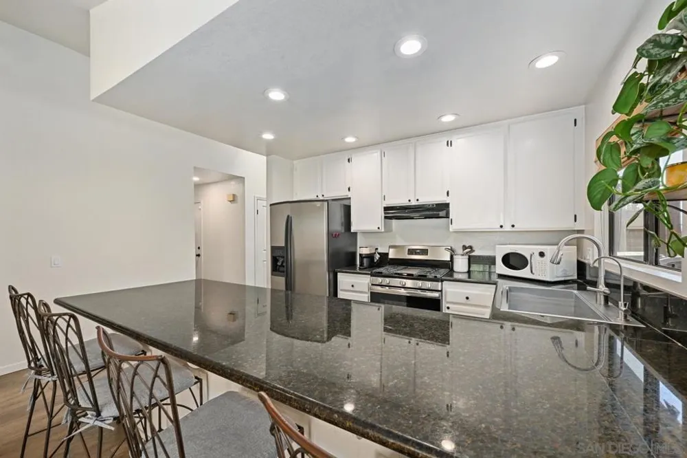 1690 Madrone Glen Escondido, CA 92027
