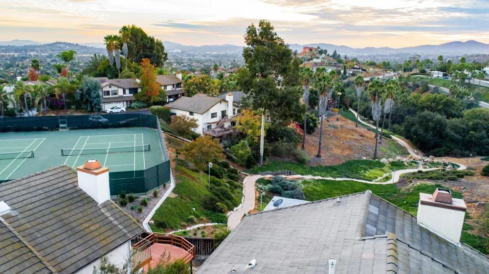 1690 Madrone Glen Escondido, CA 92027