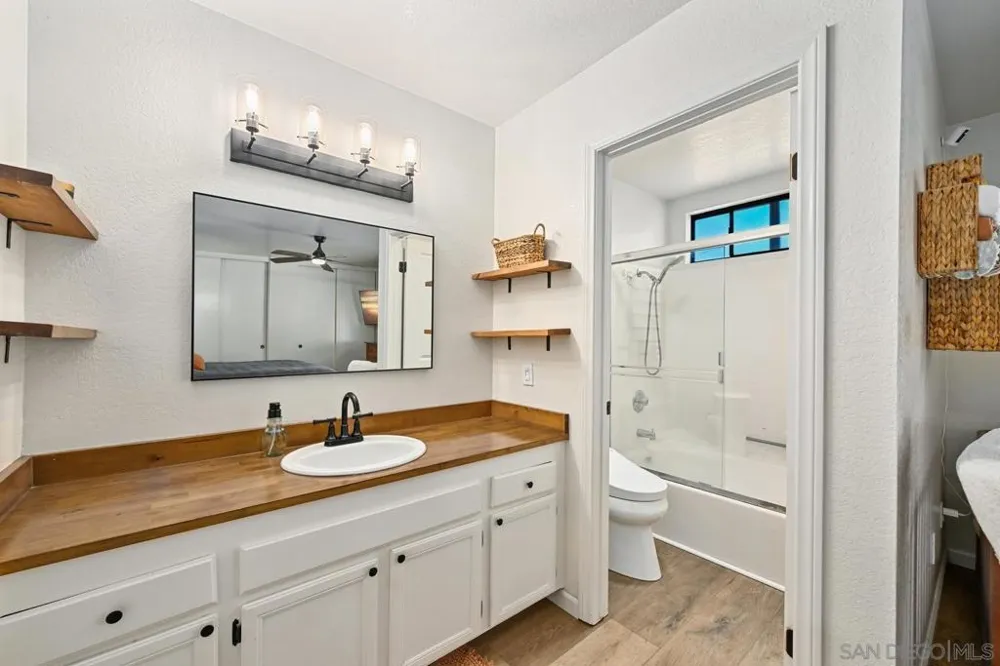 1690 Madrone Glen Escondido, CA 92027