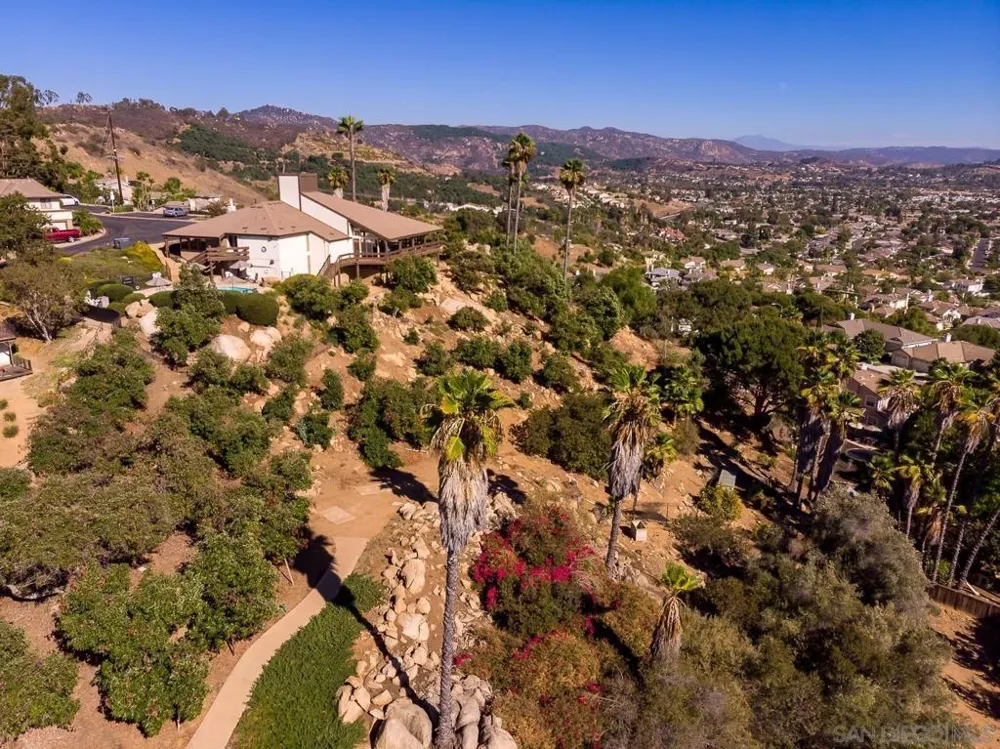 1690 Madrone Glen Escondido, CA 92027