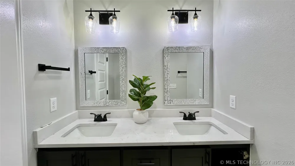 824 W Waco Place Broken Arrow, OK 74011