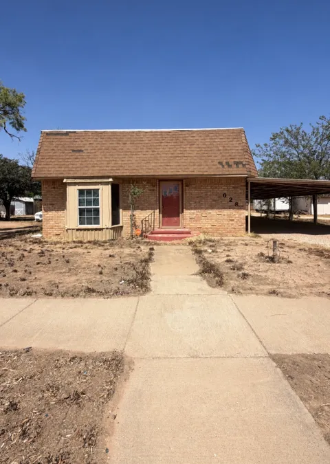 628 W Lake Drive