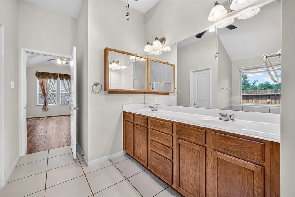 15734 Bannowsky Lane Houston, TX 77049