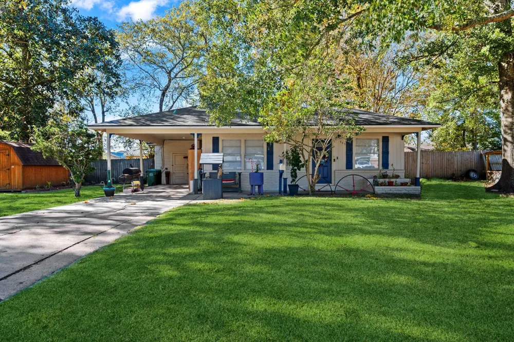 945 Travis Street Liberty, TX 77575