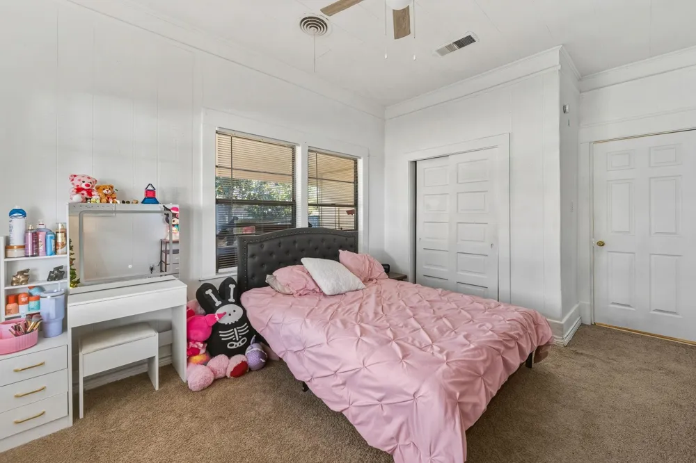 945 Travis Street Liberty, TX 77575