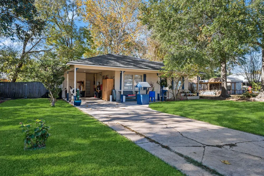 945 Travis Street Liberty, TX 77575