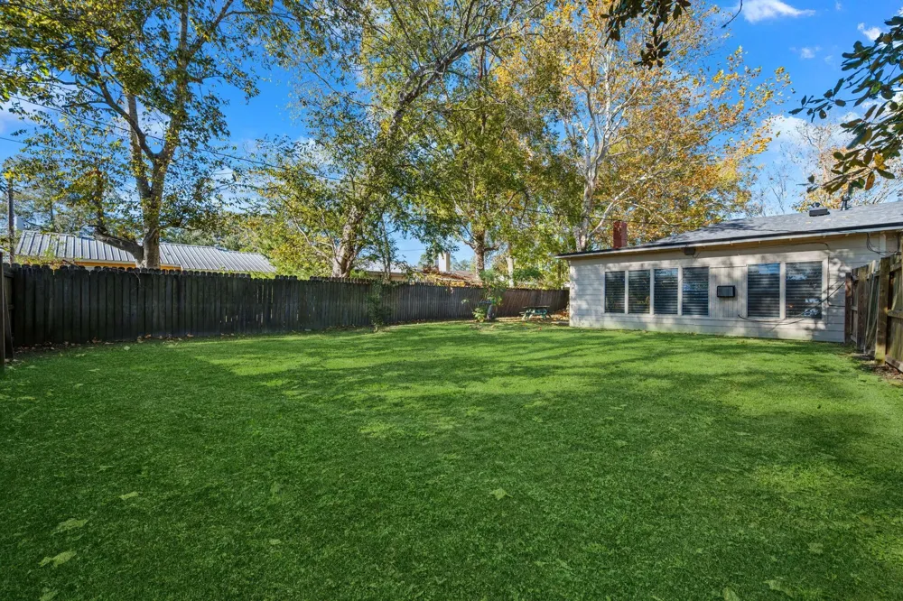945 Travis Street Liberty, TX 77575