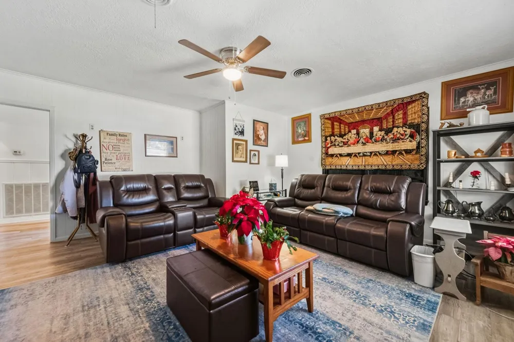 945 Travis Street Liberty, TX 77575