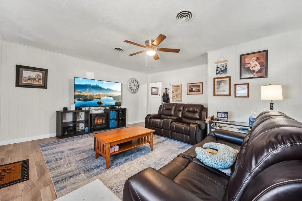 945 Travis Street Liberty, TX 77575