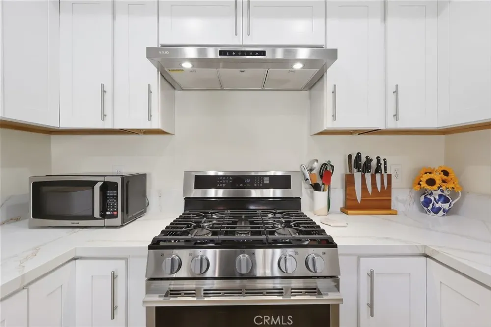 438 Vista Parada Newport Beach, CA 92660