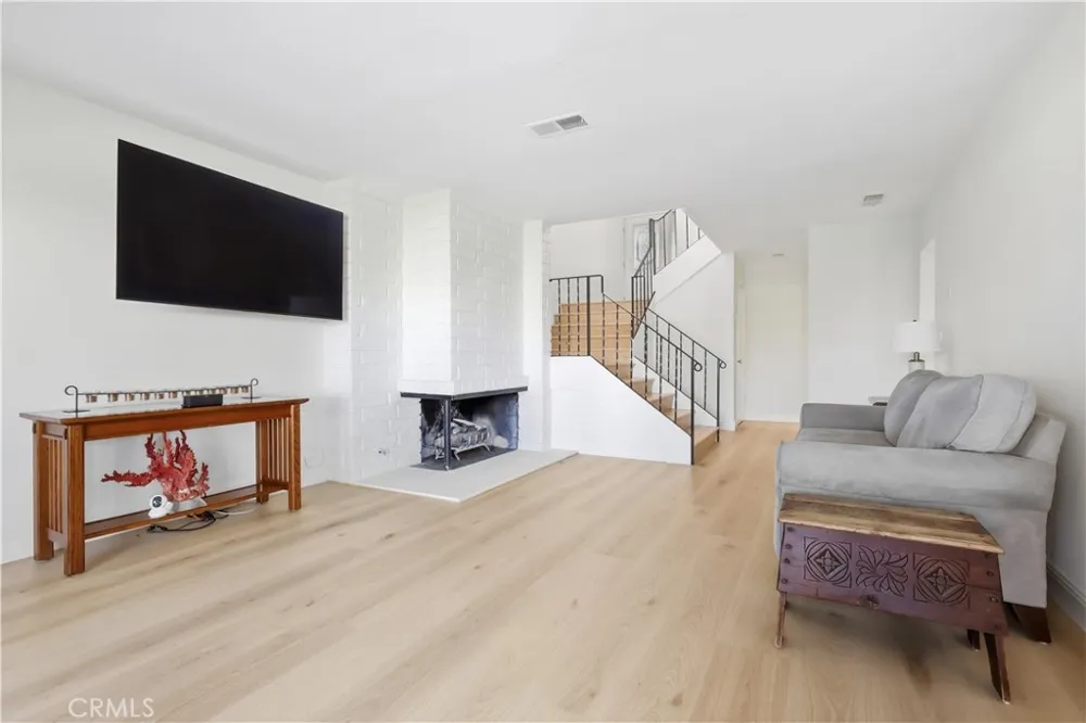 438 Vista Parada Newport Beach, CA 92660