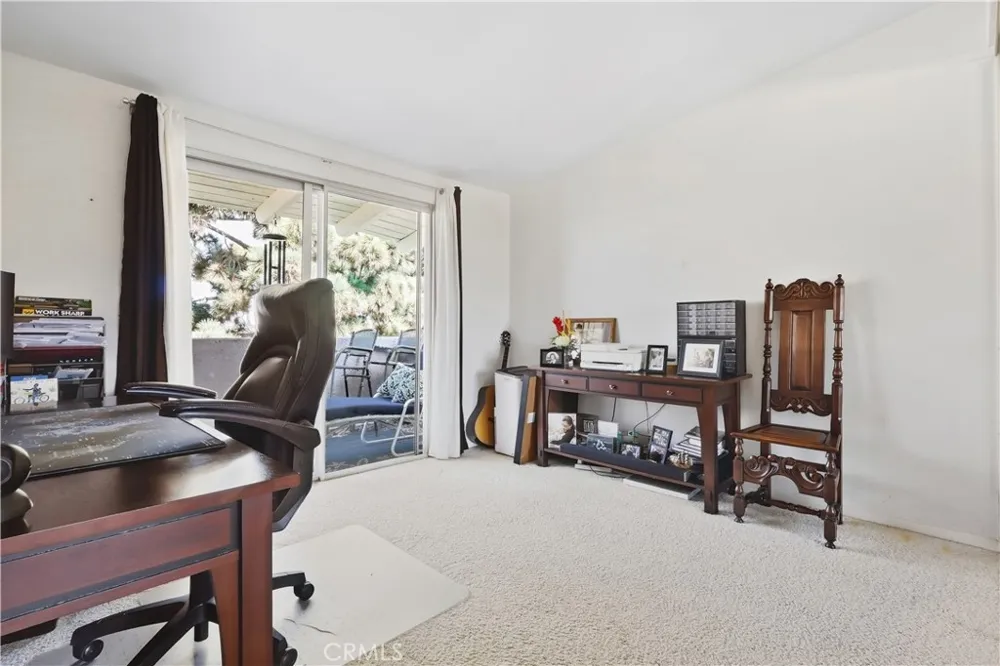438 Vista Parada Newport Beach, CA 92660