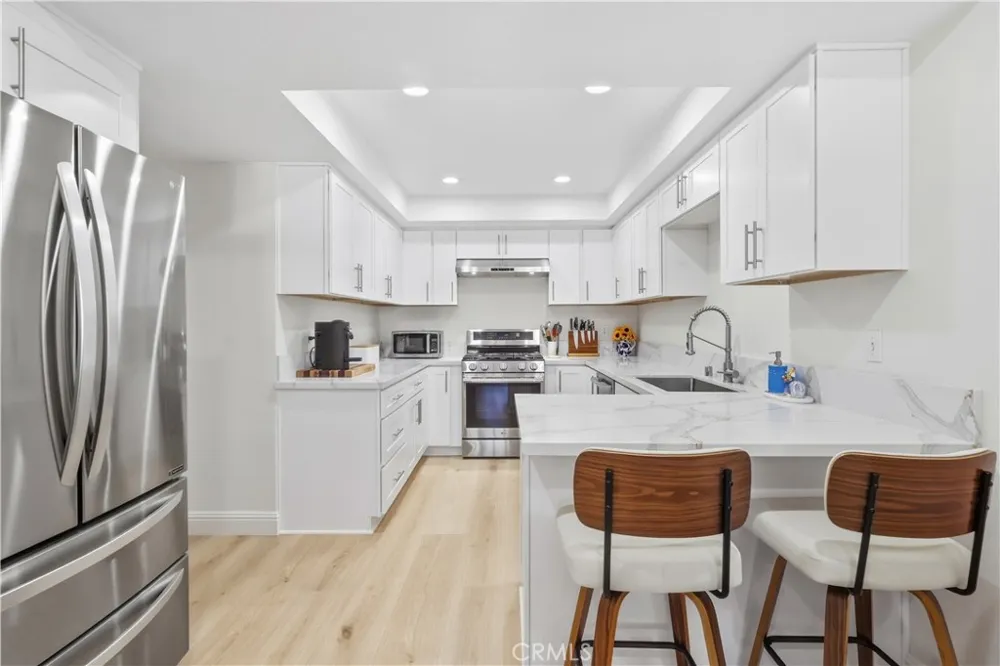 438 Vista Parada Newport Beach, CA 92660
