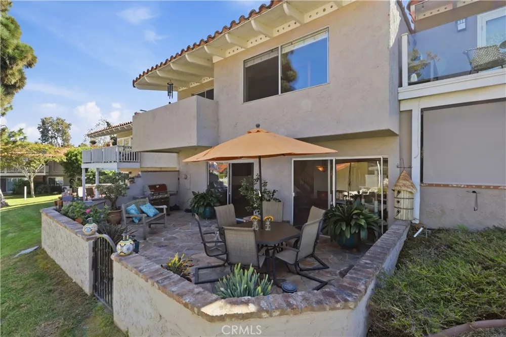 438 Vista Parada Newport Beach, CA 92660