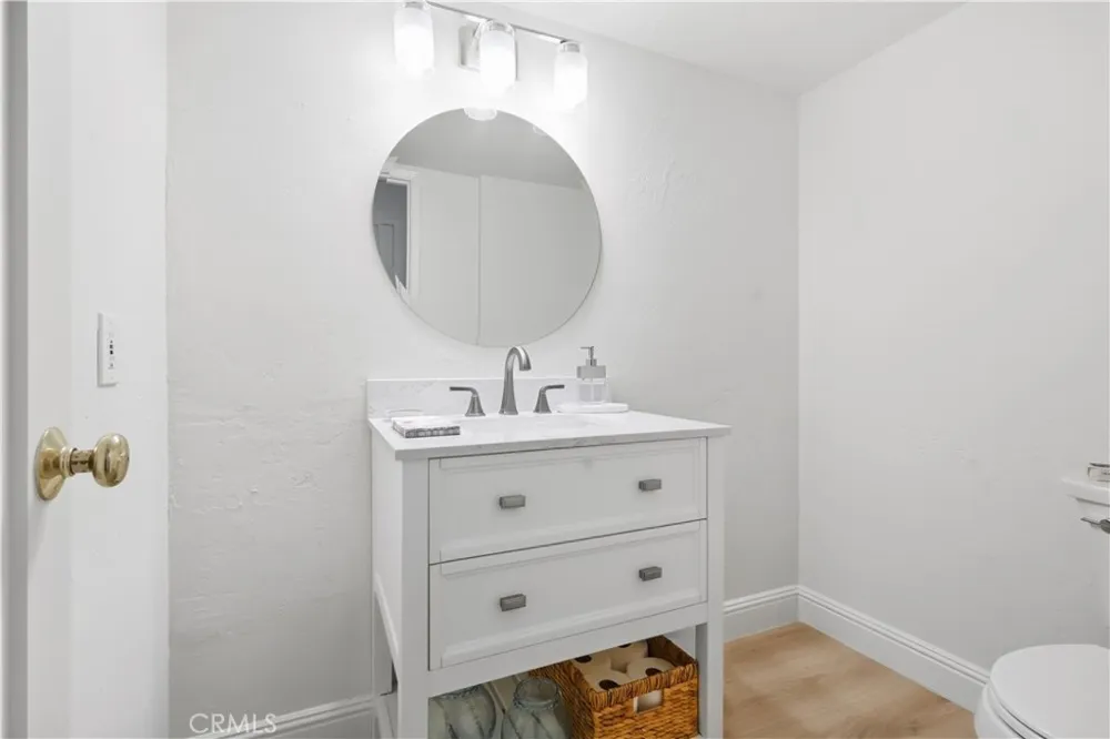 438 Vista Parada Newport Beach, CA 92660
