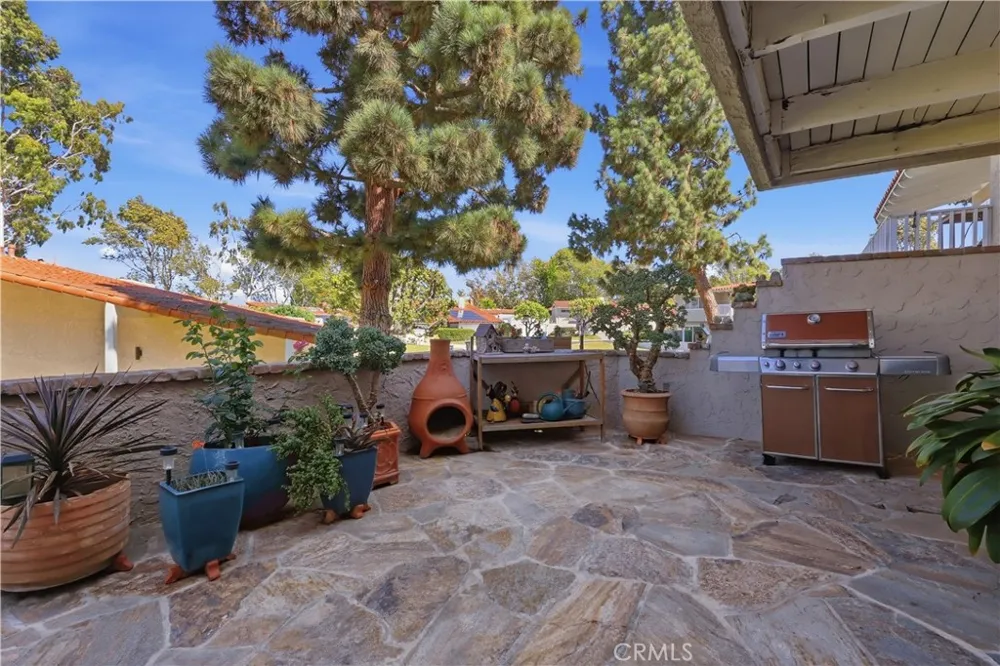 438 Vista Parada Newport Beach, CA 92660