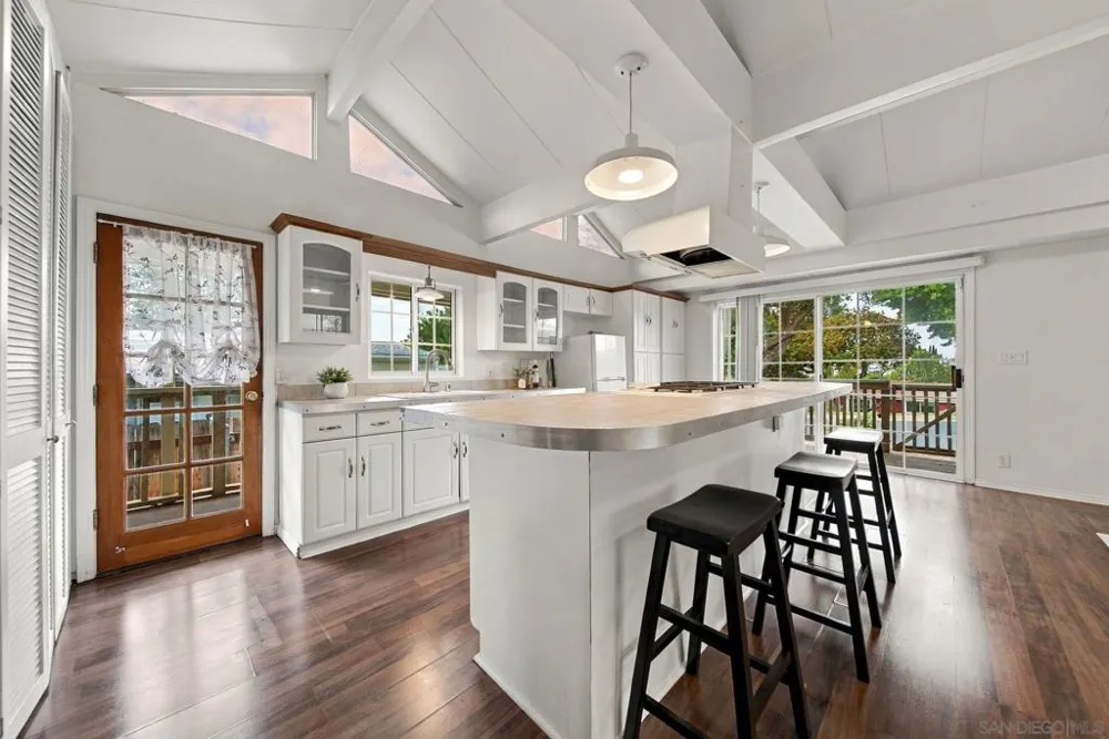 1120 Pepper Dr #SPC 141 El Cajon, CA 92021