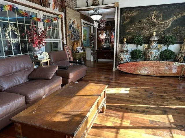 1576 W Orangewood Anaheim, CA 92802
