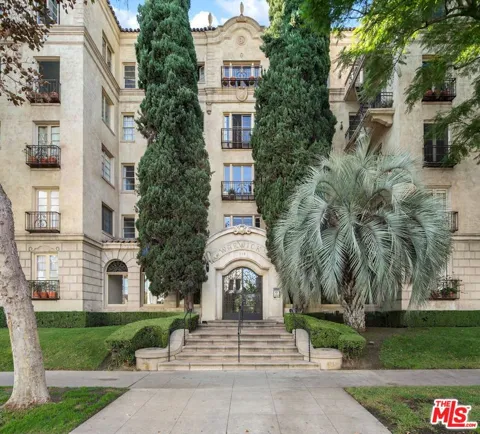 109 Sycamore Avenue #204