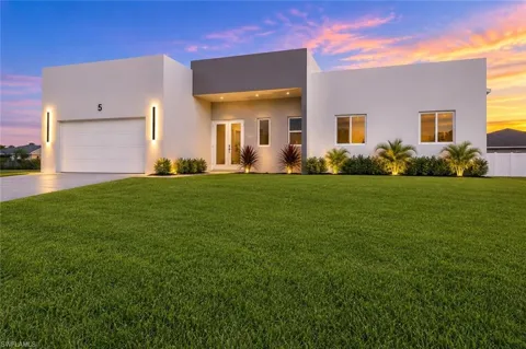 5 SW 26th Place