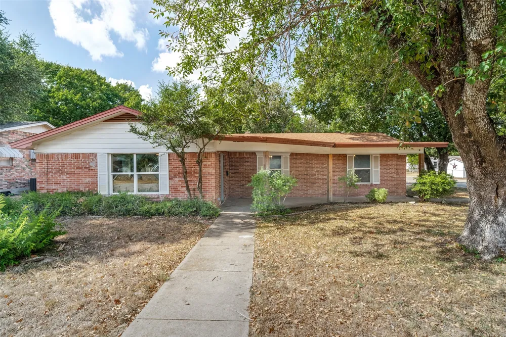 402 Myers Avenue Cleburne, TX 76033