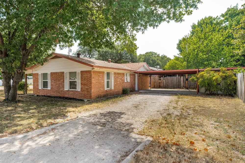 402 Myers Avenue Cleburne, TX 76033