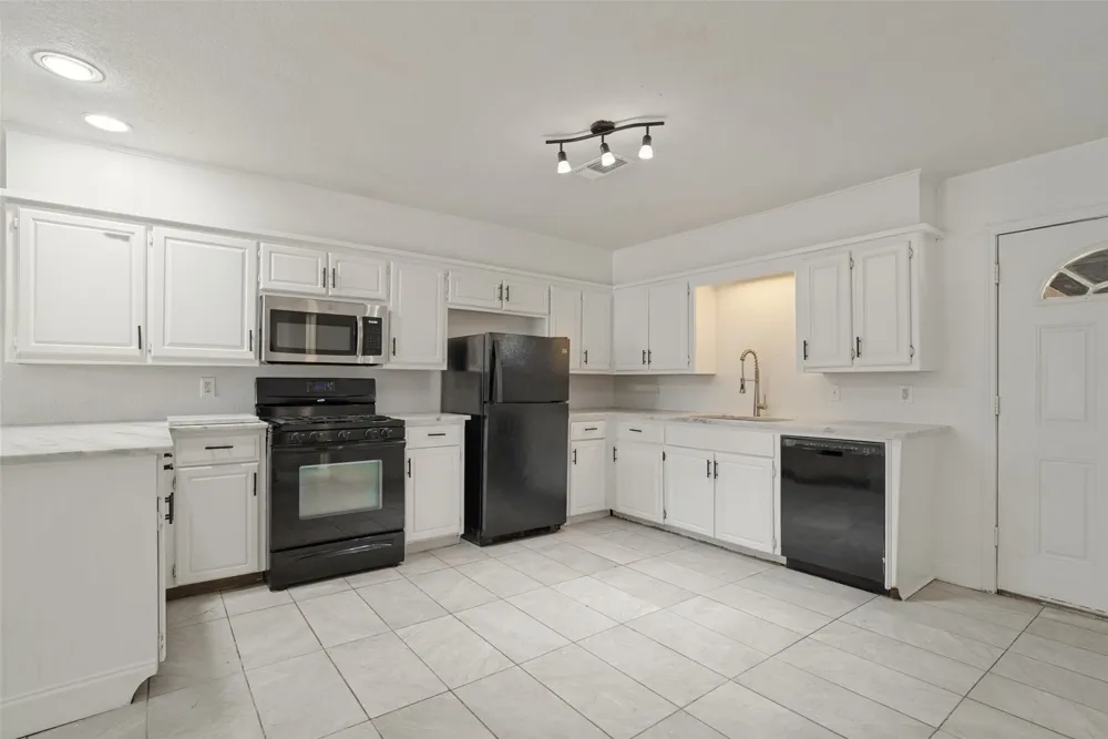 402 Myers Avenue Cleburne, TX 76033