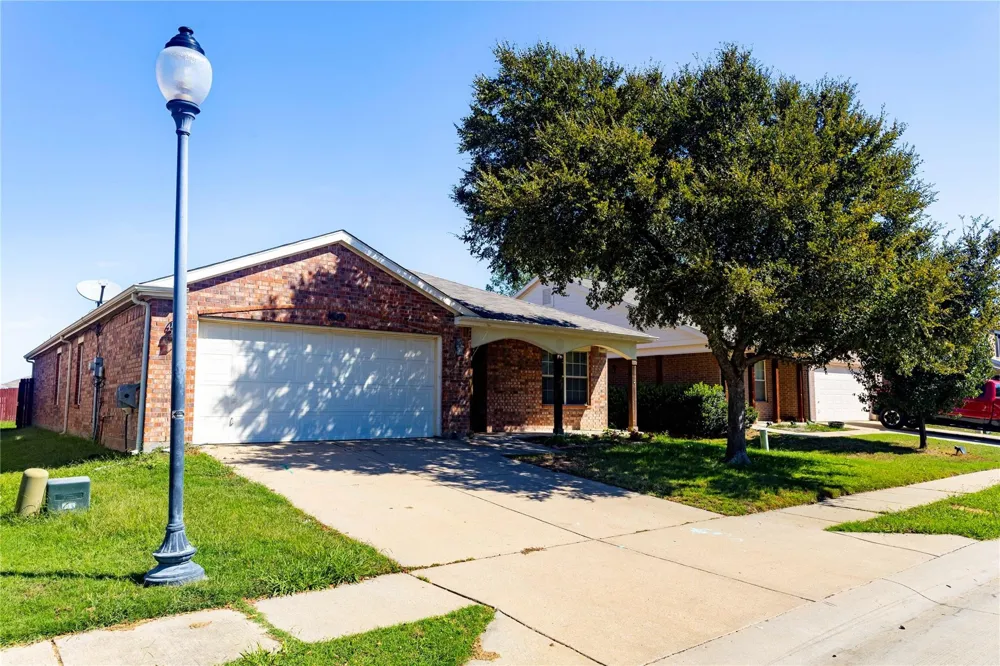 8929 Sagebrush Trail Cross Roads, TX 76227