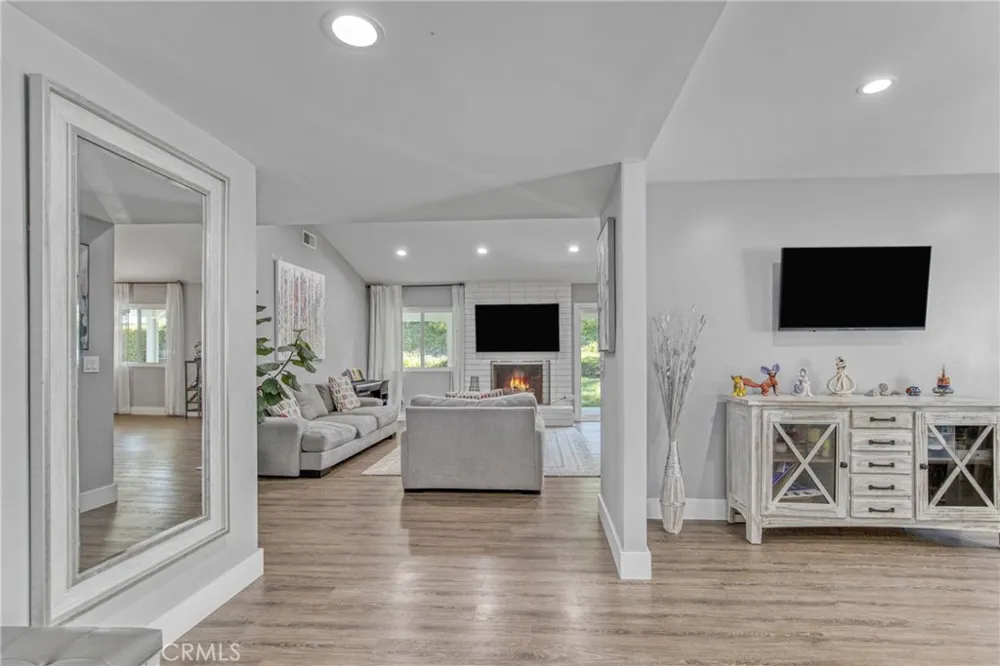 7293 Cirrus Way West Hills, CA 91307