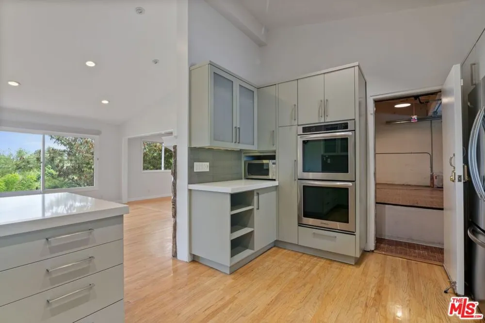 13463 Rand Drive Sherman Oaks, CA 91423
