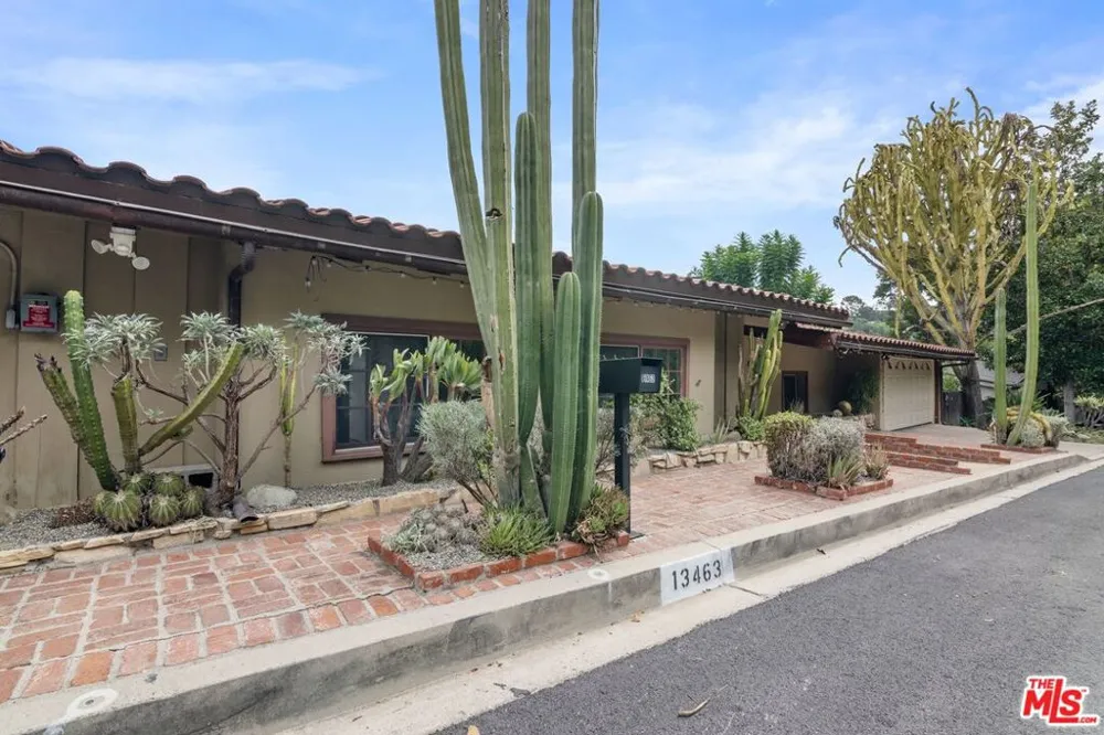 13463 Rand Drive Sherman Oaks, CA 91423